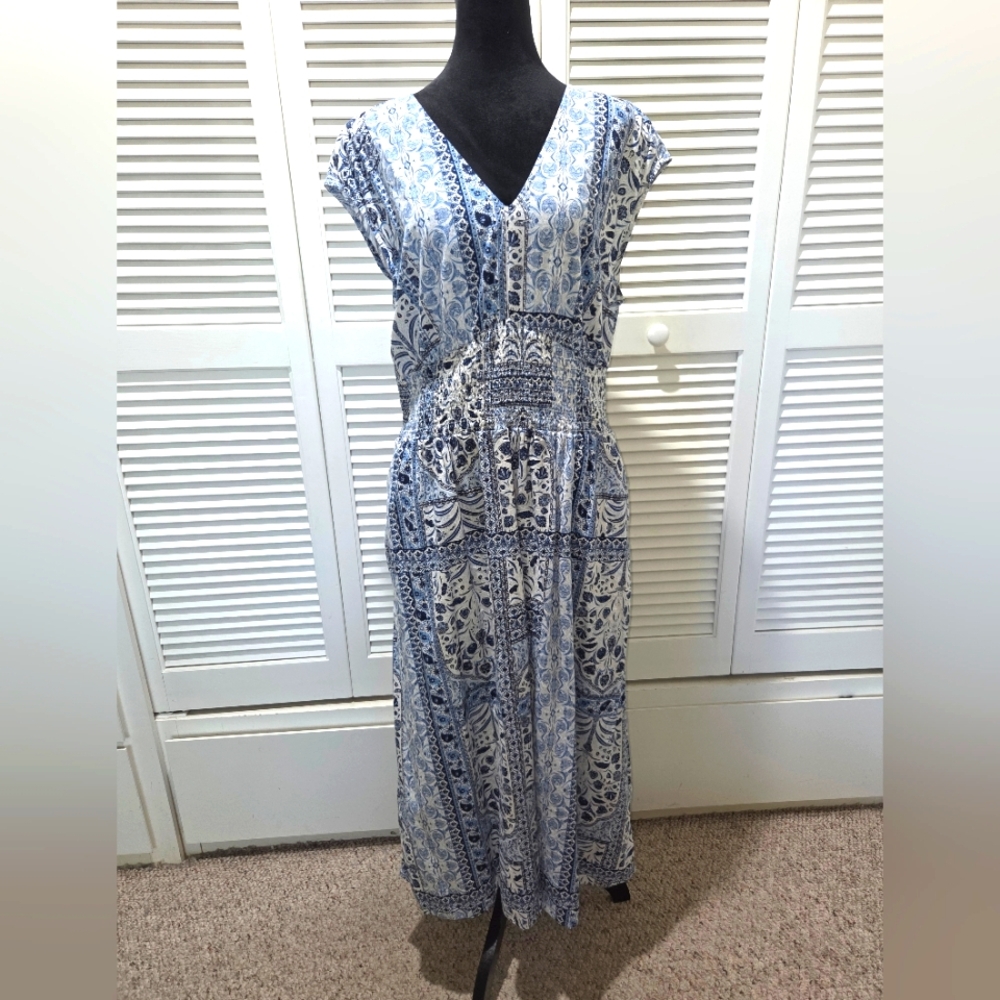 Old Navy Blue and White V Back Dress